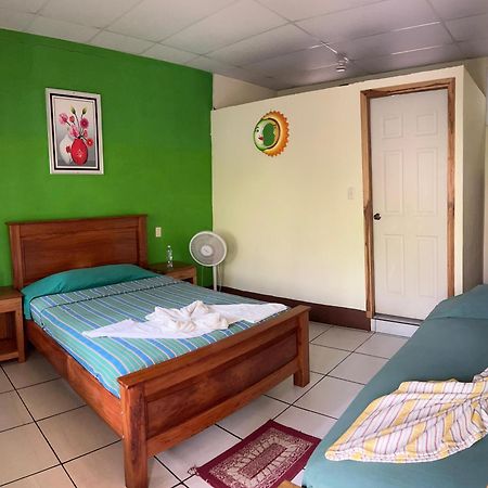 Oasis The Traveler Hostel Lanquín Exterior photo