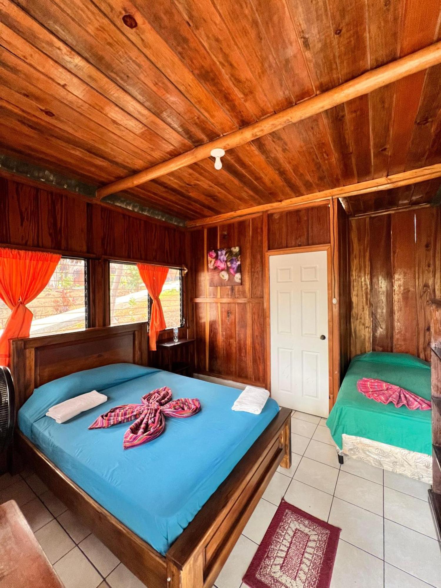Oasis The Traveler Hostel Lanquín Exterior photo