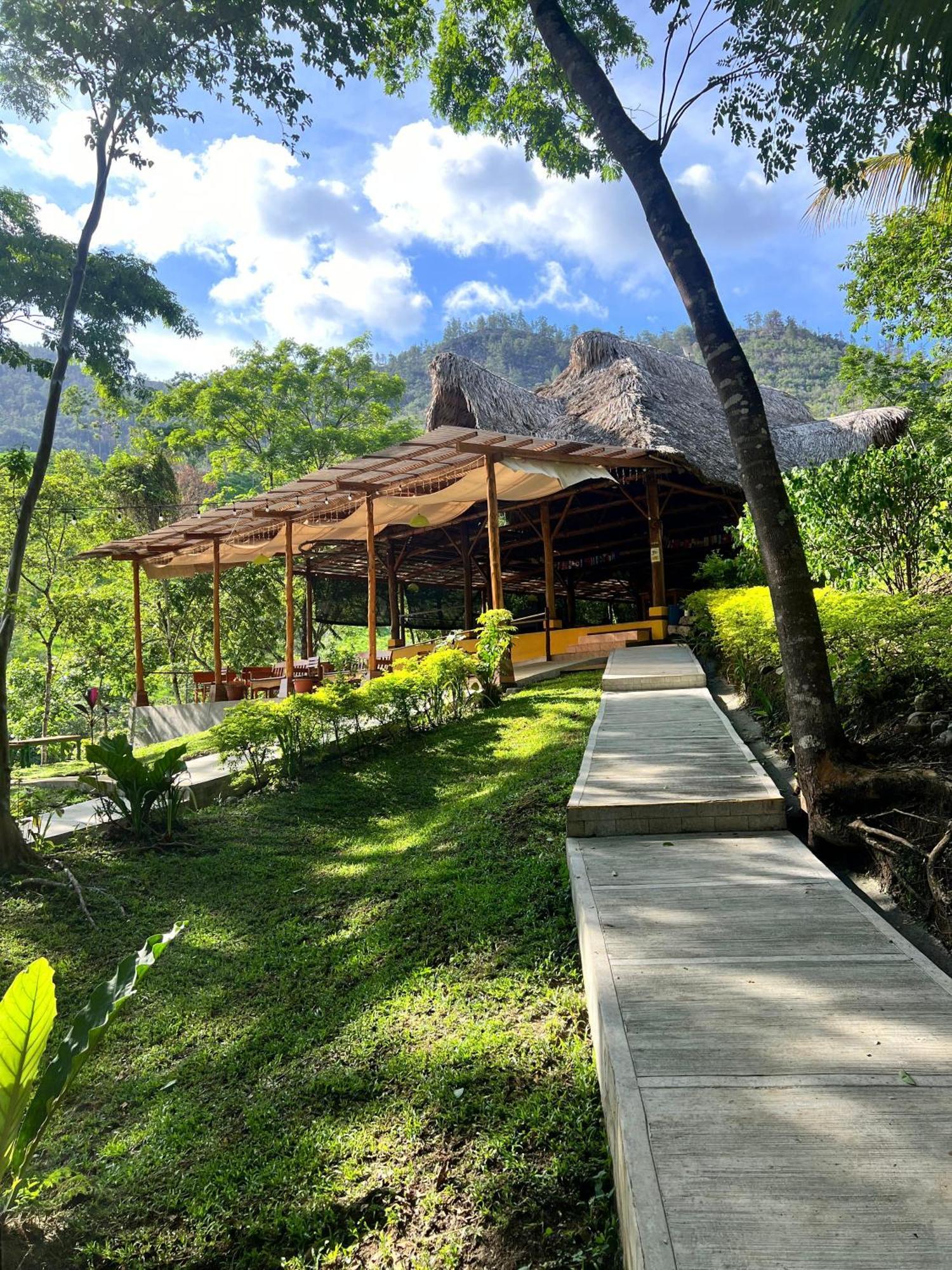 Oasis The Traveler Hostel Lanquín Exterior photo