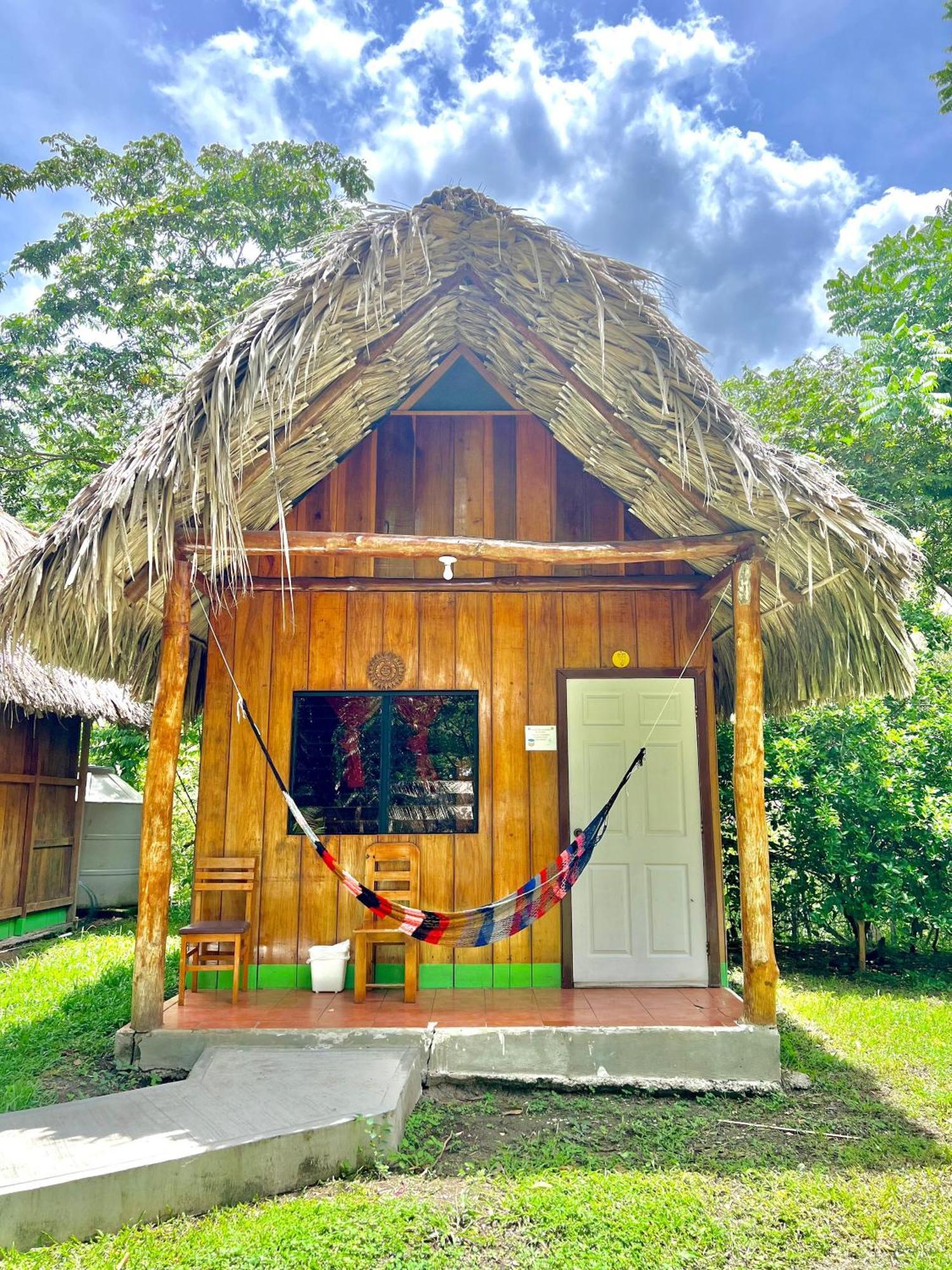 Oasis The Traveler Hostel Lanquín Exterior photo