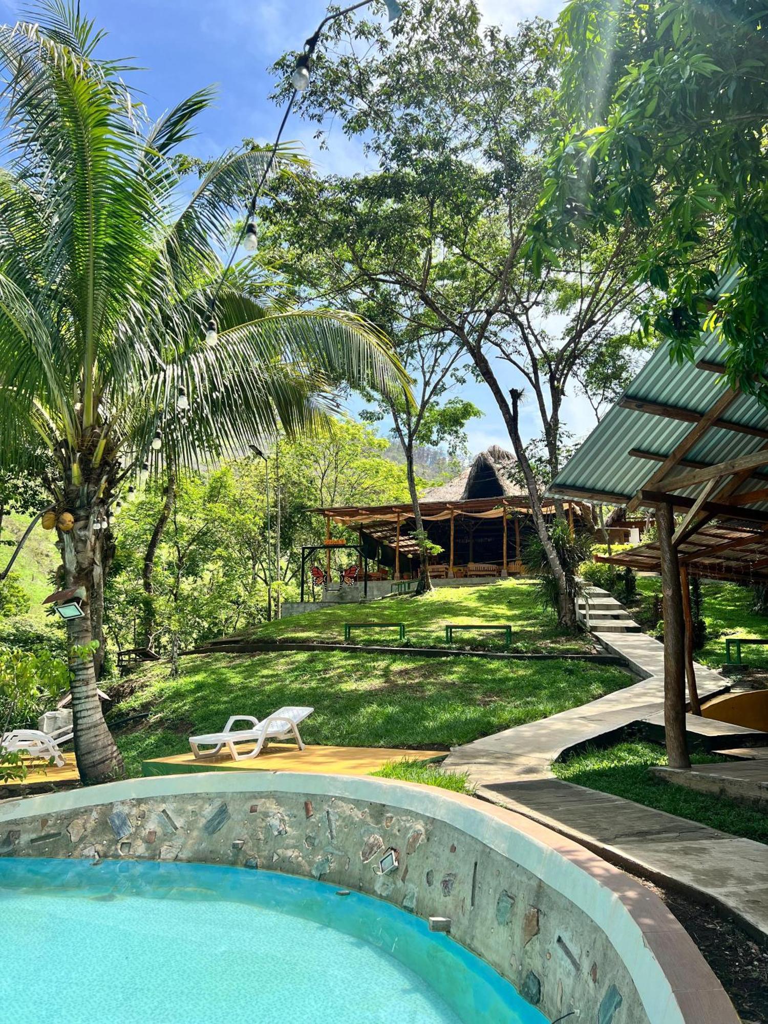 Oasis The Traveler Hostel Lanquín Exterior photo