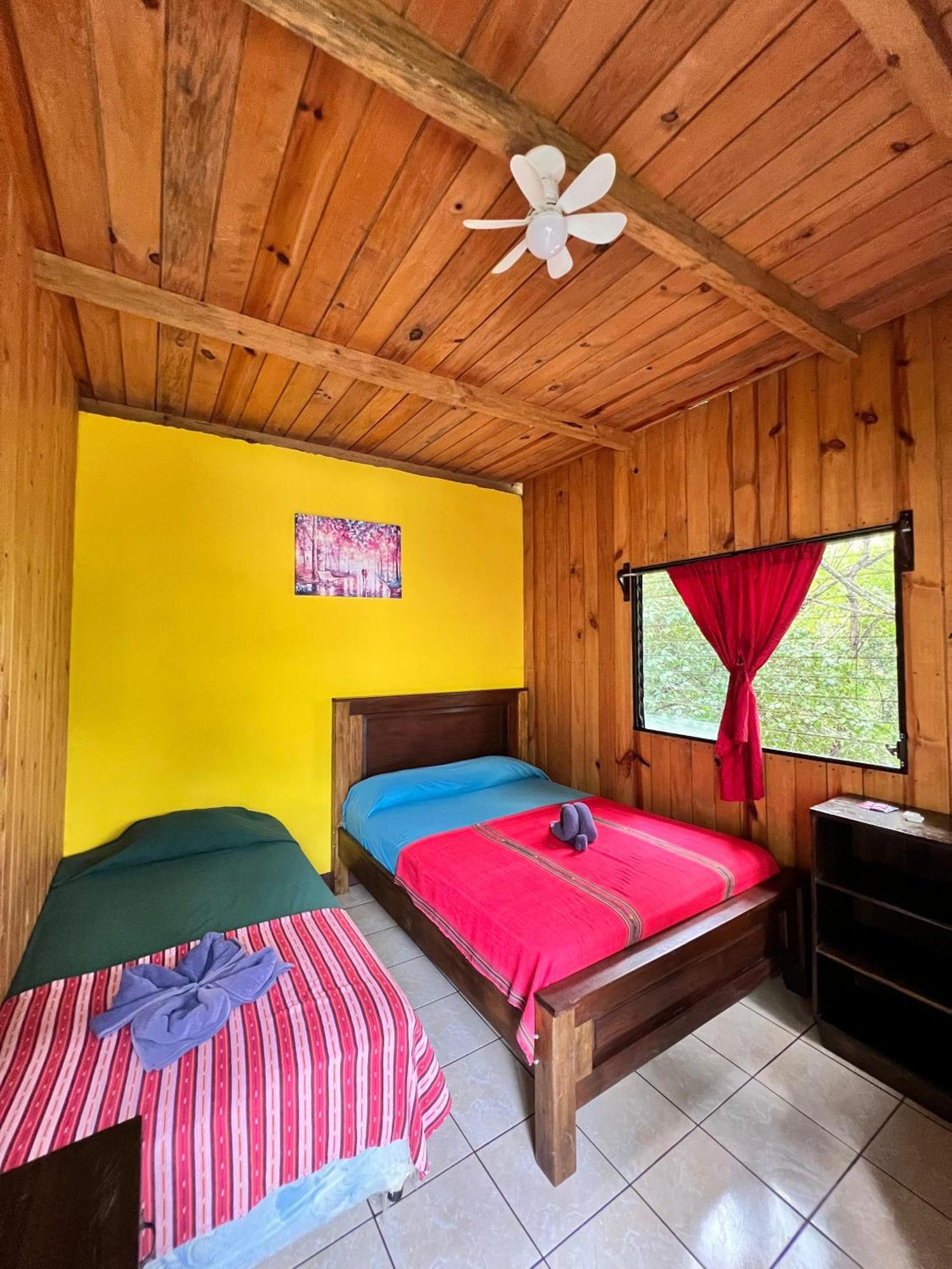 Oasis The Traveler Hostel Lanquín Exterior photo