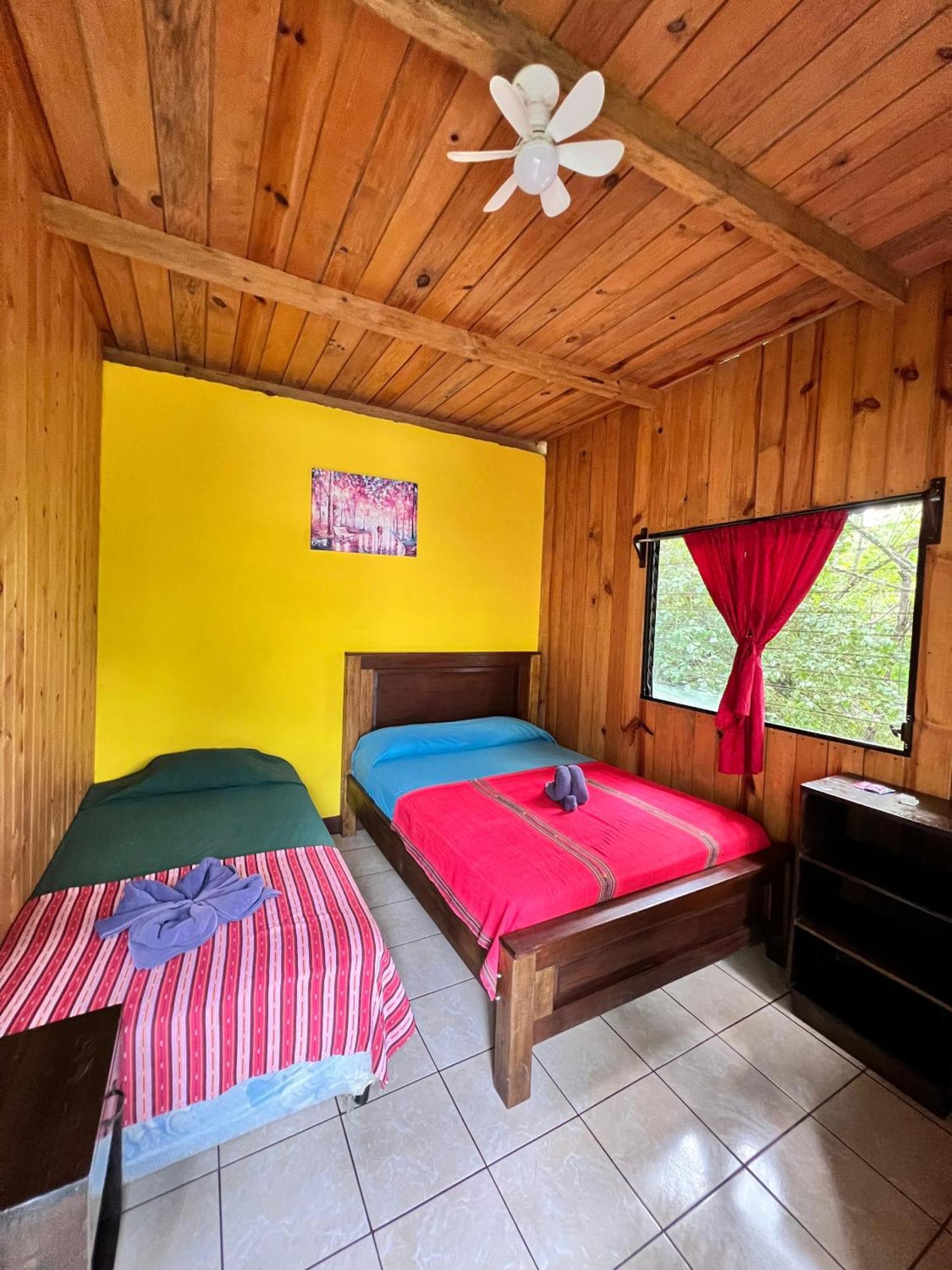 Oasis The Traveler Hostel Lanquín Exterior photo