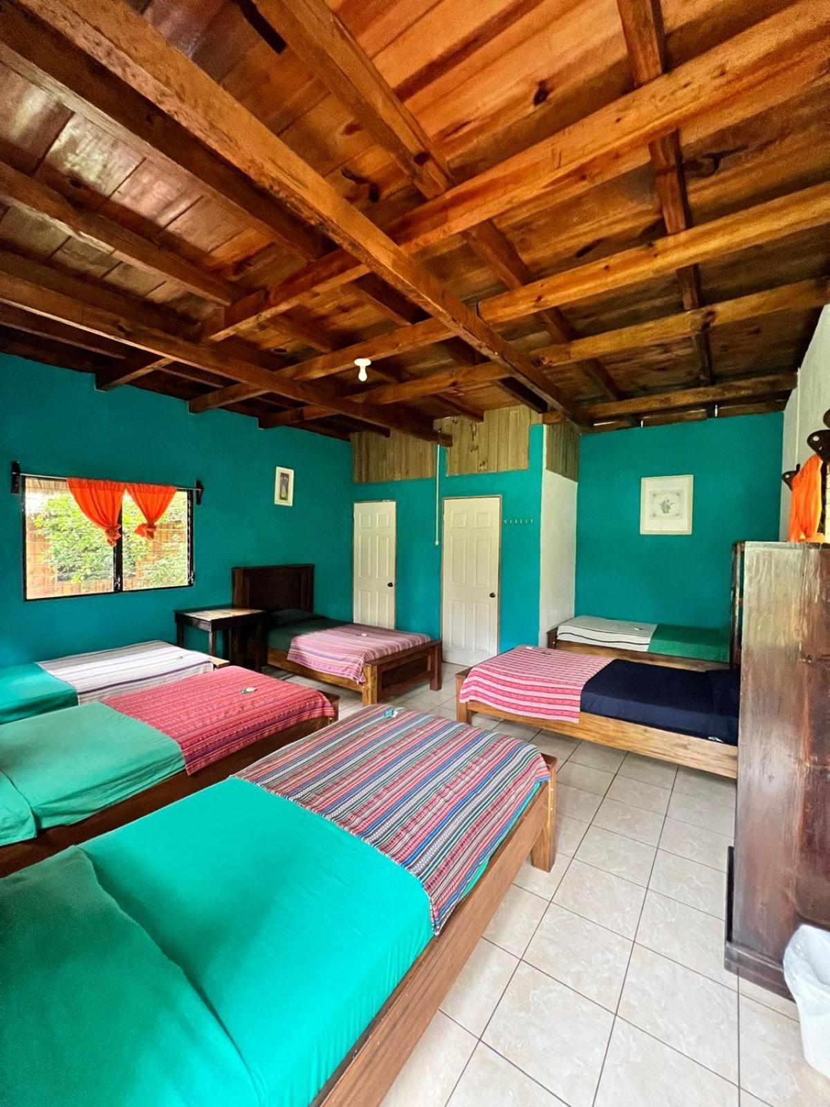 Oasis The Traveler Hostel Lanquín Exterior photo