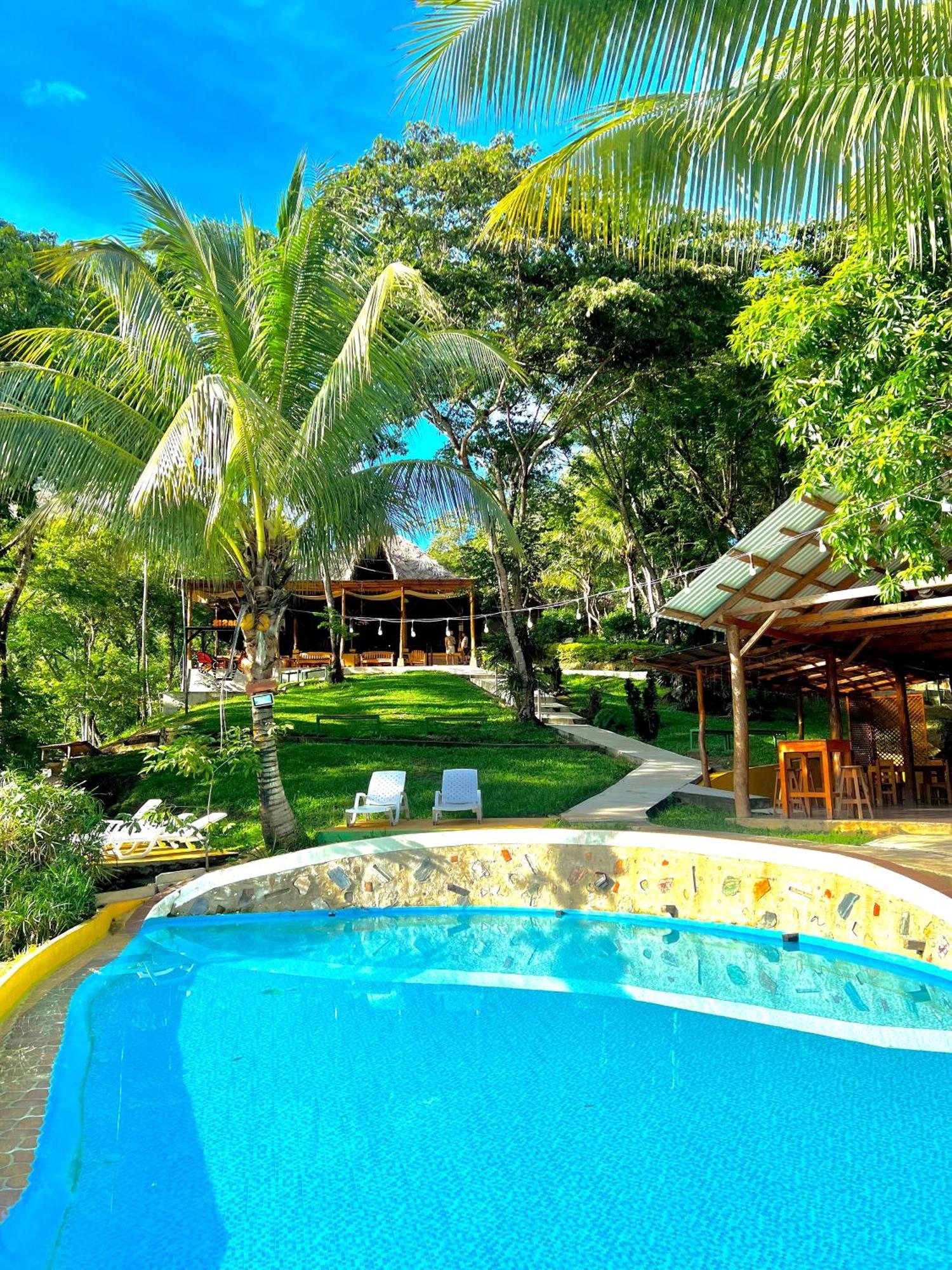 Oasis The Traveler Hostel Lanquín Exterior photo