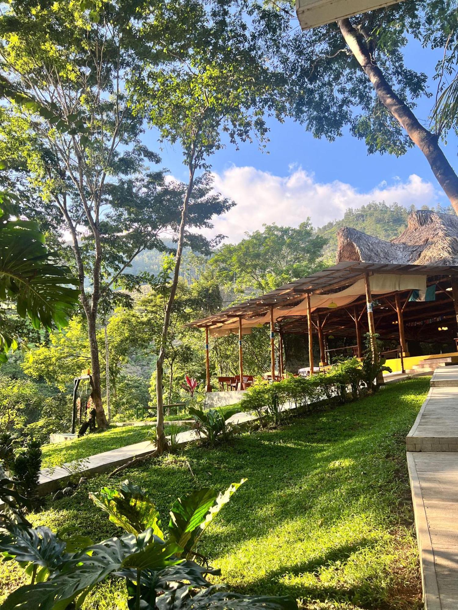 Oasis The Traveler Hostel Lanquín Exterior photo