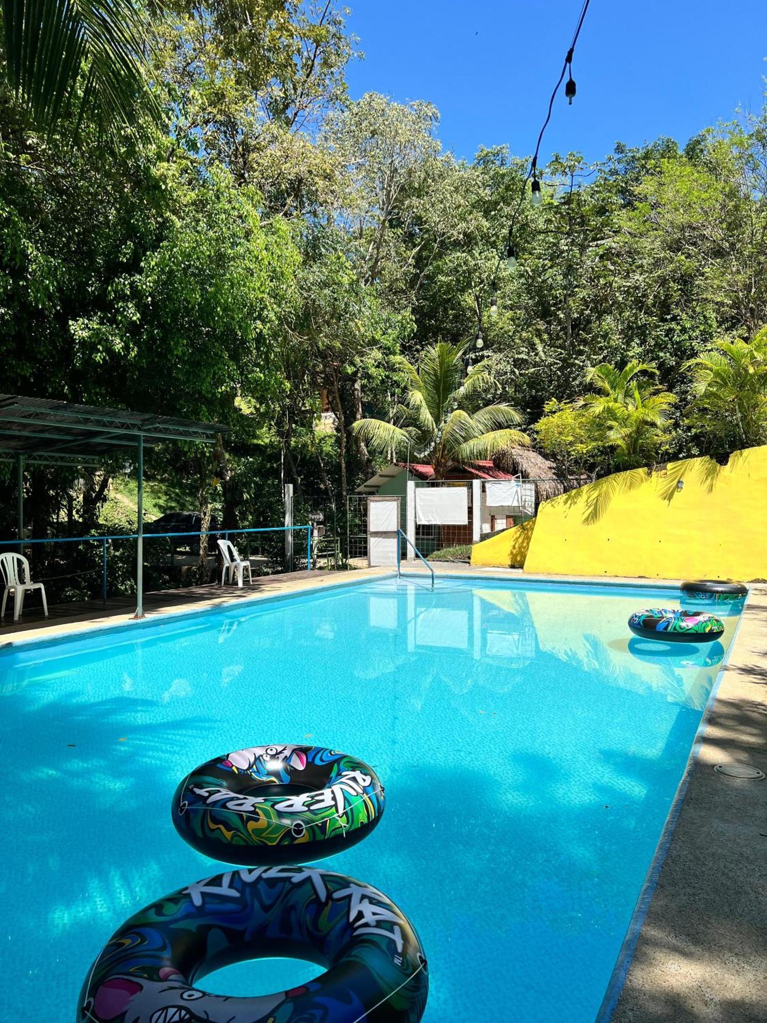 Oasis The Traveler Hostel Lanquín Exterior photo