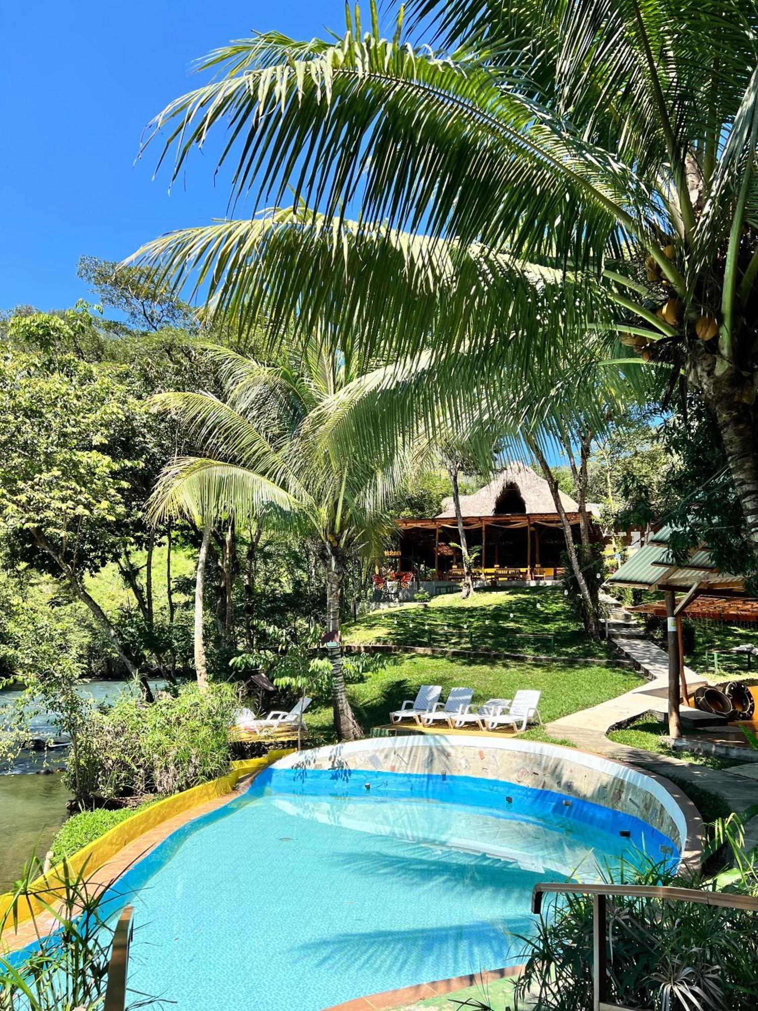 Oasis The Traveler Hostel Lanquín Exterior photo