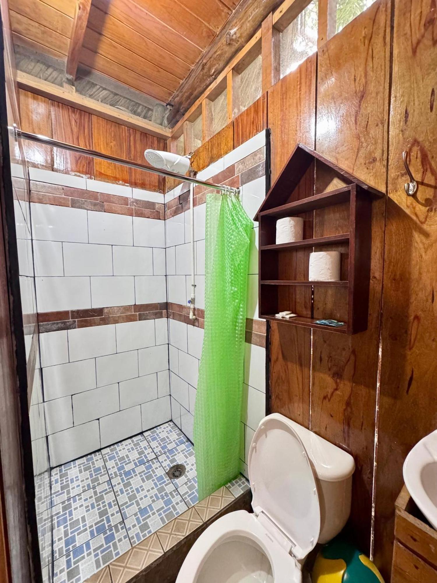 Oasis The Traveler Hostel Lanquín Exterior photo
