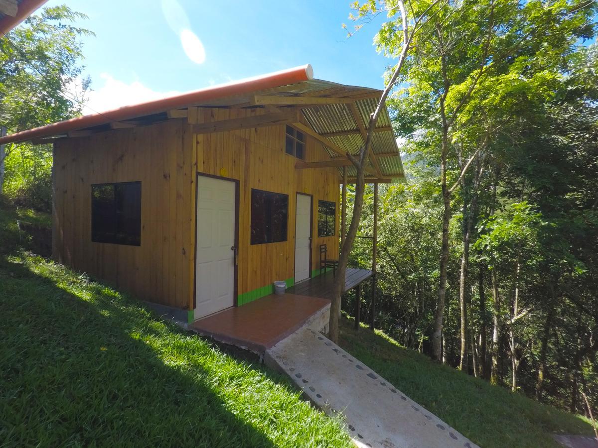 Oasis The Traveler Hostel Lanquín Exterior photo