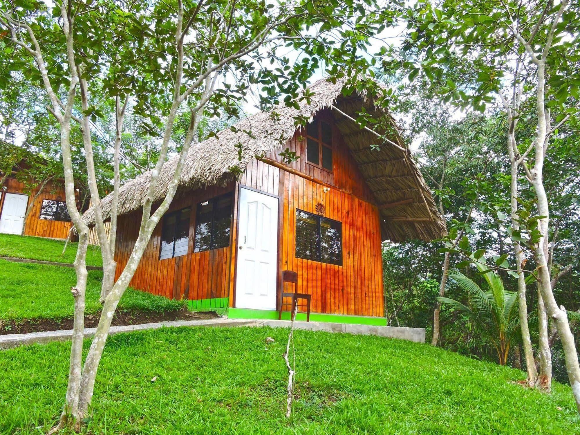 Oasis The Traveler Hostel Lanquín Exterior photo