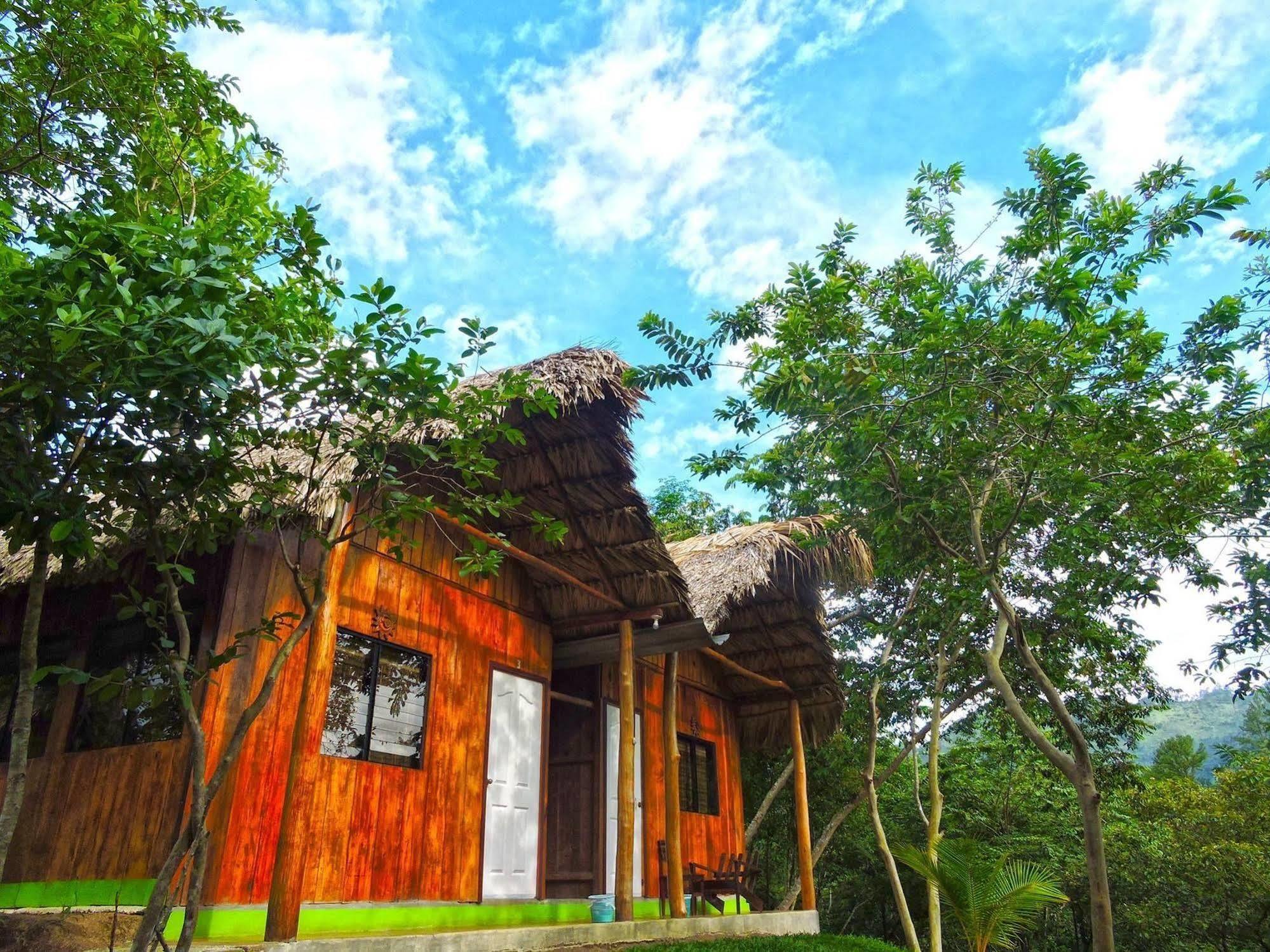 Oasis The Traveler Hostel Lanquín Exterior photo