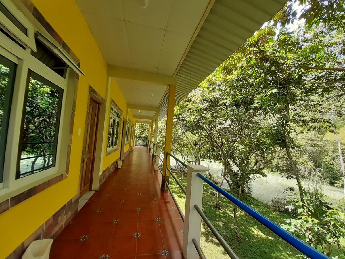 Oasis The Traveler Hostel Lanquín Exterior photo