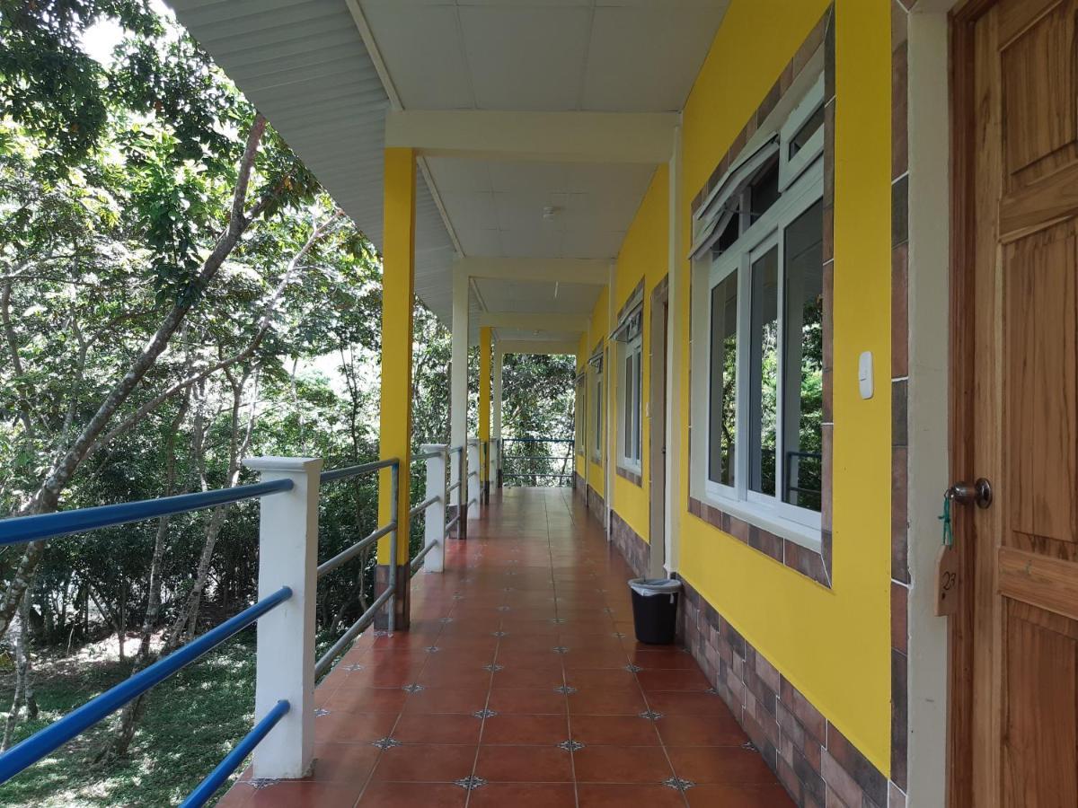 Oasis The Traveler Hostel Lanquín Exterior photo